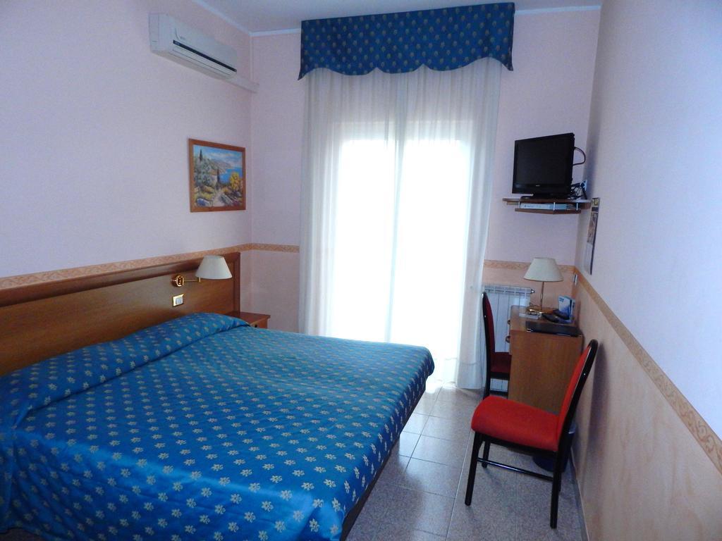 Hotel Torre Antica 로아노 객실 사진